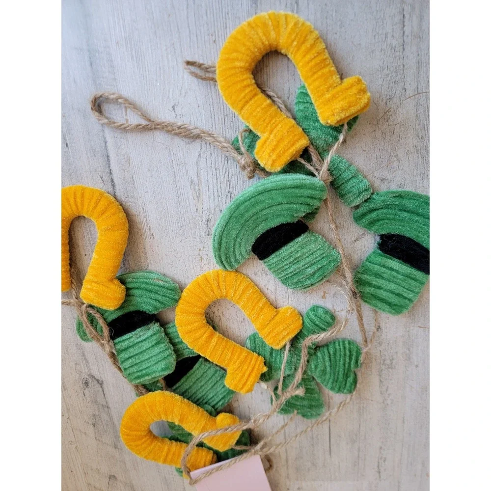 Cupcakes cashmere St Patrick's Day Garland clover horseshoe hat plush